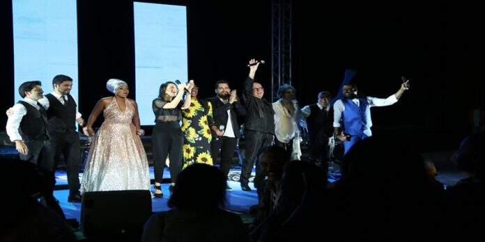 Os músicos angolanos, Ana Bela Aya, C4 Pedro e Afrikkanita, protagonizaram duetos em festival Caixa Fado-noticiasdeangola-NA