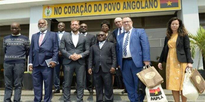 MPLA e Partido Sueco