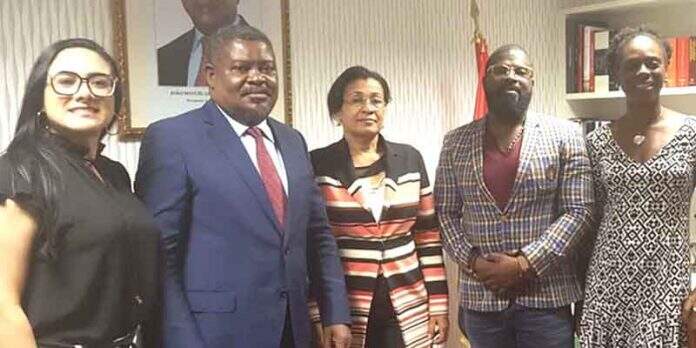 Acção Jovem Angolae Ministra da Cultura - Notícias de Angola