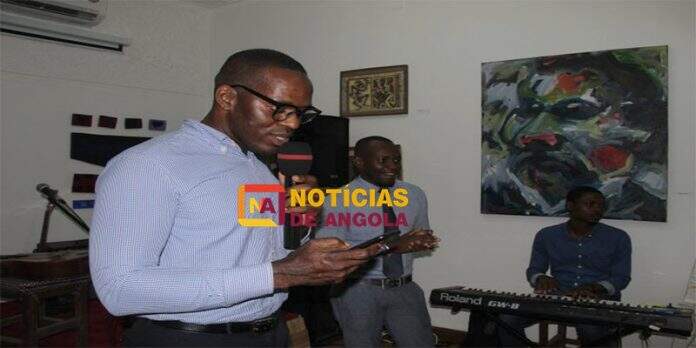 Falta de rendimento força escritores a emigrar para outros campos