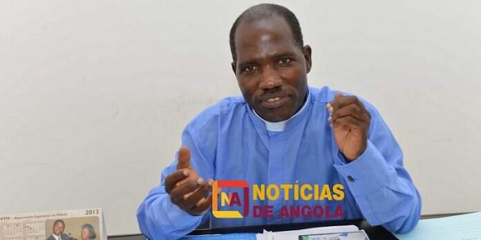 Pastor da Igreja Evangélica Congregacional em Angola( IECA), Laurindo Kangombe (2) copy
